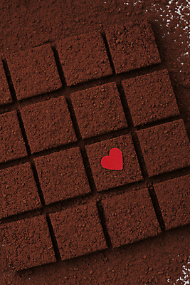 포토 JPG 스튜디오촬영 디저트 발렌타인데이 근접촬영 사람없음 갈색 초콜릿 하트 생초콜릿 파베초콜릿 국내포토 모양 음식 뷰포인트 컬러 데이이벤트 실내 파일형식