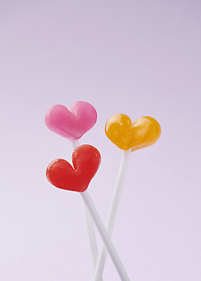 포토 JPG 스튜디오촬영 화이트데이 디저트 막대사탕 사탕 근접촬영 사람없음 하트 세개 국내포토 모양 음식 뷰포인트 데이이벤트 실내 3 파일형식