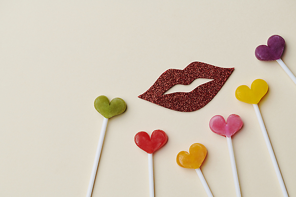 포토 JPG 스튜디오촬영 화이트데이 디저트 막대사탕 사탕 사람없음 하트 입술 국내포토 모양 음식 데이이벤트 실내 신체부위 파일형식