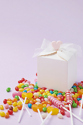 포토 JPG 스튜디오촬영 화이트데이 디저트 막대사탕 사탕 사람없음 선물상자 상자 젤리 국내포토 음식 데이이벤트 실내 선물 파일형식