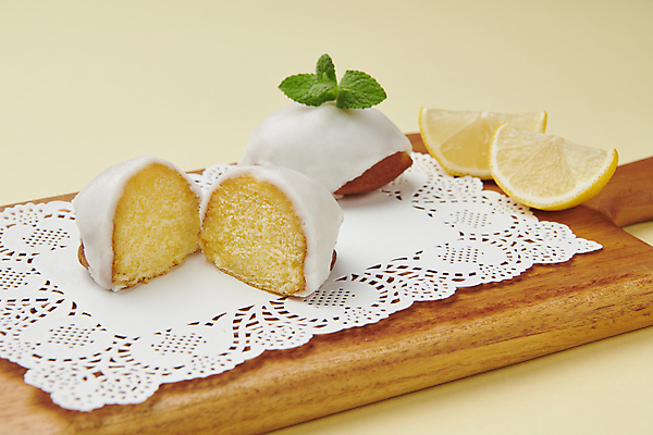 포토 JPG 스튜디오촬영 단면 디저트 근접촬영 사람없음 노란색 레몬 나무도마 도일리 국내포토 음식 뷰포인트 컬러 과일 도마 실내 목재 파일형식