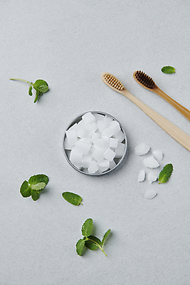 포토 JPG 스튜디오촬영 화이트데이 디저트 사탕 사람없음 하이앵글 민트 대나무칫솔 자일리톨 국내포토 음식 뷰포인트 데이이벤트 실내 칫솔 허브 파일형식