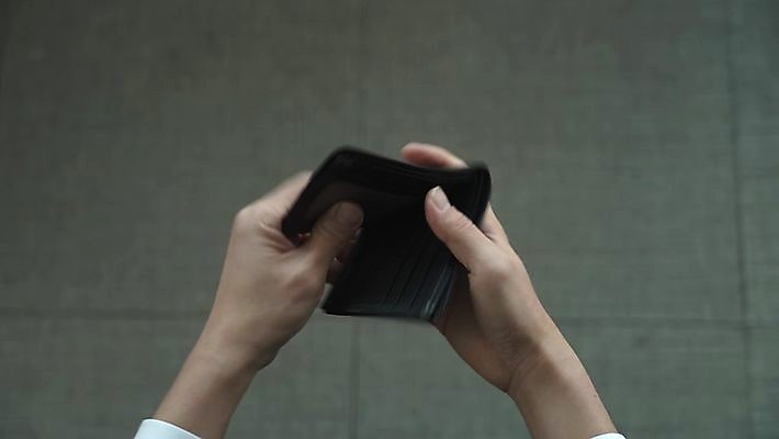 스튜디오촬영 손 비즈니스 들기 신체부위 지갑 던지기 비어있는 4K MP4 MOV 국내동영상 클립영상 모션 실내 사람 동영상 파일형식