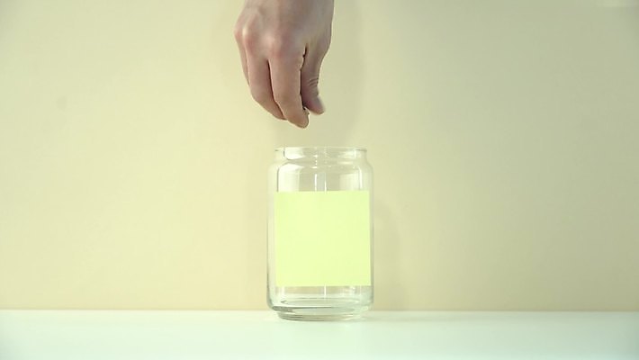 스튜디오촬영 손 비즈니스 유리병 신체부위 동전 넣기 4K MP4 MOV 국내동영상 클립영상 돈 모션 병_용기 실내 사람 동영상 파일형식