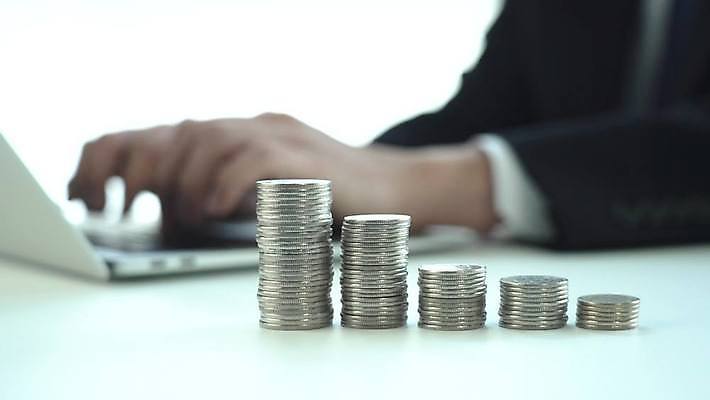 스튜디오촬영 손 비즈니스 아웃포커스 신체부위 노트북 동전 타이핑 동전탑 4K MP4 MOV 국내동영상 클립영상 돈 촬영기법 실내 사람 전자제품 쌓기 동영상 파일형식