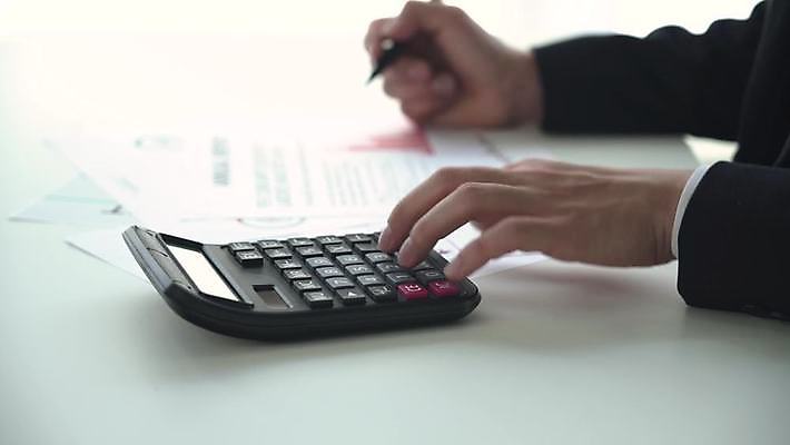 스튜디오촬영 손 비즈니스 신체부위 터치 계산기 기록 계산 누름 서류검토 4K MP4 MOV 국내동영상 클립영상 모션 문구용품 실내 사람 장비 확인 동영상 파일형식