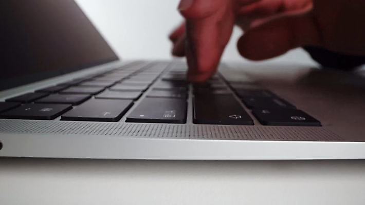 스튜디오촬영 손 비즈니스 근접촬영 신체부위 노트북 타이핑 4K MP4 MOV 국내동영상 클립영상 뷰포인트 실내 사람 전자제품 동영상 파일형식