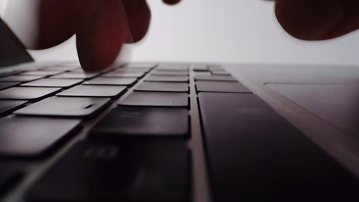 스튜디오촬영 손 비즈니스 근접촬영 신체부위 노트북 타이핑 4K MP4 MOV 국내동영상 클립영상 뷰포인트 실내 사람 전자제품 동영상 파일형식