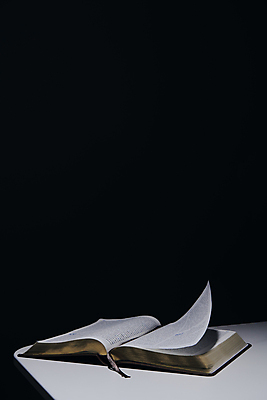 포토 JPG 스튜디오촬영 기독교 부활절 사람없음 검은색 성경 카피스페이스 국내포토 기념일 종교 컬러 종교용품 실내 공백 파일형식