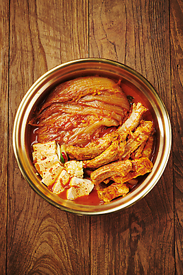 포토 JPG 스튜디오촬영 한식 김치 돼지고기 사람없음 하이앵글 두부 김치찜 등갈비 묵은지 국내포토 음식 뷰포인트 실내 육류 찜 파일형식