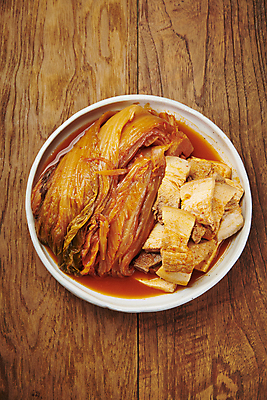 포토 JPG 스튜디오촬영 한식 김치 돼지고기 사람없음 하이앵글 삼겹살 두부 묵은지 국내포토 음식 뷰포인트 실내 육류 파일형식