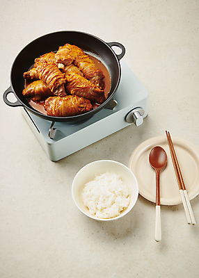 포토 JPG 스튜디오촬영 그릇 한식 밥 김치 수저 돼지고기 사람없음 하이앵글 김치찜 등갈비 묵은지 국내포토 식기 음식 뷰포인트 실내 육류 찜 파일형식