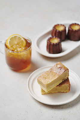 포토 JPG 스튜디오촬영 디저트 실내 사람없음 아웃포커스 차 까눌레 버터바 구움과자 국내포토 음료 음식 촬영기법 내부 파일형식