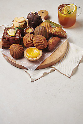 포토 JPG 스튜디오촬영 디저트 실내 사람없음 다양 차 타르트 파운드케이크 페스츄리 피낭시에 마들렌 구움과자 국내포토 음료 음식 빵 다수 내부 케이크 파이_빵 파일형식