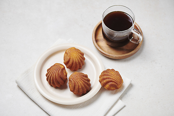 포토 JPG 스튜디오촬영 커피 디저트 실내 사람없음 마들렌 구움과자 국내포토 음료 음식 내부 파일형식