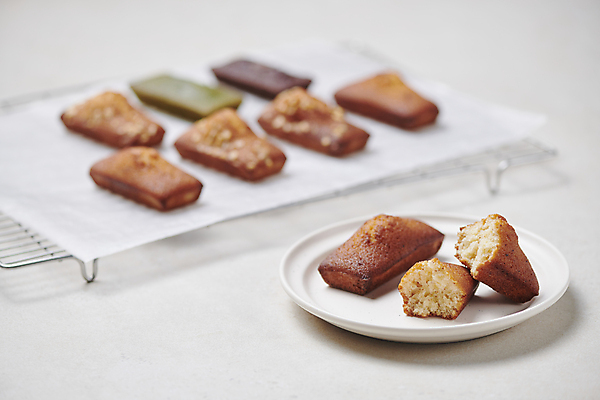 포토 JPG 스튜디오촬영 디저트 실내 근접촬영 사람없음 아웃포커스 피낭시에 식힘망 구움과자 국내포토 음식 뷰포인트 촬영기법 내부 주방도구 제빵도구 파일형식