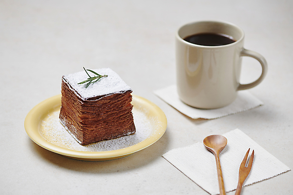 포토 JPG 스튜디오촬영 커피 포크 디저트 실내 사람없음 티스푼 페스츄리 구움과자 국내포토 식기 음료 음식 빵 내부 숟가락 파일형식