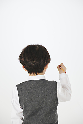 포토 JPG 스튜디오촬영 남자 교복 어린이 실내 한명 들기 소년 상반신 뒷모습 연필 한국인 기록 소년한명만 국내포토 1 옷 뷰포인트 모션 학용품 사람 동양인 내부 필기구 남자한명만 소년만 파일형식