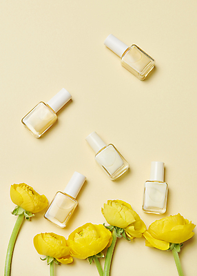 포토 JPG 스튜디오촬영 꽃 실내 사람없음 하이앵글 뷰티 노란색 네일아트 오브젝트 매니큐어 네일용품 국내포토 식물 뷰포인트 컬러 내부 화장품 미용용품 파일형식