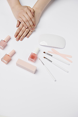 포토 JPG 스튜디오촬영 손 실내 신체부위 하이앵글 뷰티 붓 네일아트 매니큐어 겹침 네일용품 젤네일램프 네일화일 국내포토 뷰포인트 사람 내부 화장품 미용용품 파일형식