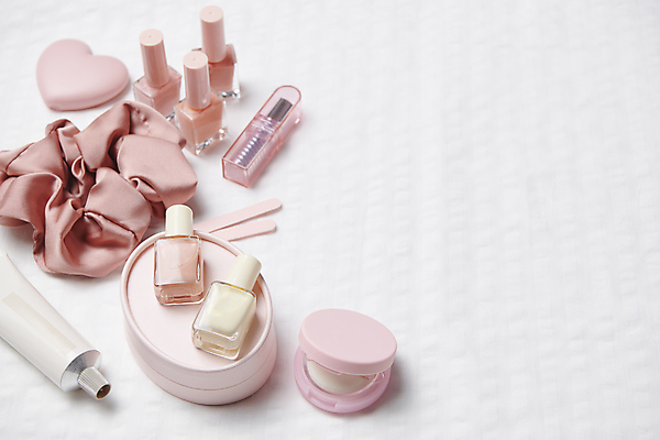 포토 JPG 스튜디오촬영 분홍색 실내 사람없음 하이앵글 뷰티 립스틱 네일아트 오브젝트 매니큐어 머리끈 네일용품 팩트 핸드크림 네일화일 국내포토 뷰포인트 컬러 장신구 내부 화장품 미용용품 파일형식