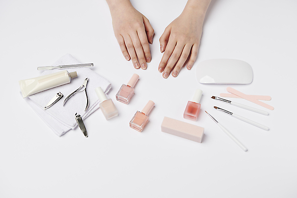 포토 JPG 스튜디오촬영 손 실내 신체부위 하이앵글 뷰티 화장품 붓 네일아트 매니큐어 스펀지 네일용품 손톱깎이 큐티클정리기 젤네일램프 네일화일 국내포토 뷰포인트 사람 내부 미용용품 파일형식