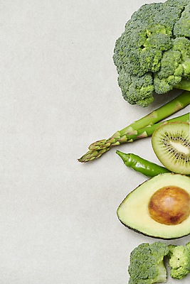 포토 JPG 스튜디오촬영 음식 실내 키위 사람없음 초록색 브로콜리 아스파라거스 컬러푸드 풋고추 아보카도 카피스페이스 국내포토 컬러 채소 과일 고추 내부 공백 파일형식