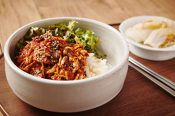 포토 JPG 수저 사람없음 생선요리 기호식품 백김치 나무쟁반 회덮밥 밴댕이 국내포토 식기 음식 김치 쟁반 어류 목재 덮밥 파일형식