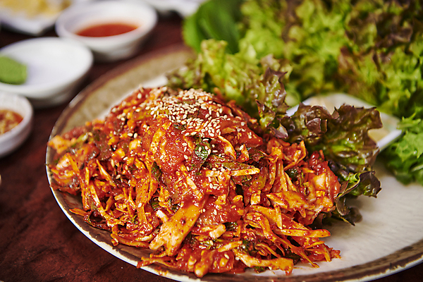 포토 JPG 반찬 사람없음 아웃포커스 식당 회 상추 상차림 회무침 밴댕이 국내포토 음식 채소 촬영기법 어류 상점 무침 파일형식