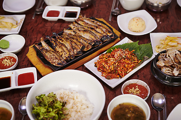 포토 JPG 반찬 사람없음 식당 소스 상차림 생선구이 밴댕이 국내포토 음식 어류 상점 양념 구이 생선요리 파일형식