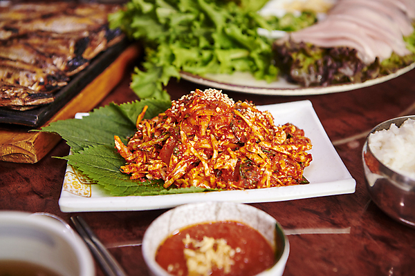 포토 JPG 반찬 사람없음 식당 회 상차림 회무침 밴댕이 다진양념 국내포토 음식 어류 상점 양념 무침 파일형식