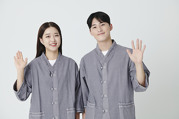 포토 JPG 스튜디오촬영 응시 여자 남자 불교 미소 상반신 20대 성인 두명 앞모습 손들기 한국인 부처님오신날 생활한복 성인만 국내포토 시선 기념일 종교 뷰포인트 모션 실내 표정 사람 동양인 청년 한복 파일형식