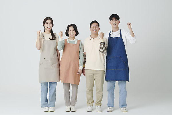 포토 JPG 스튜디오촬영 전신 여자 남자 중년 50대 응원 서기 미소 여러명 20대 성인 앞모습 파이팅 한국인 소상공인 국내포토 직업 뷰포인트 다수 모션 실내 표정 사람 동양인 청년 경제 상인 파일형식