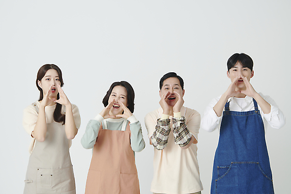 포토 JPG 스튜디오촬영 여자 남자 중년 50대 손짓 여러명 상반신 20대 성인 앞모습 손들기 외침 한국인 소상공인 국내포토 직업 뷰포인트 다수 모션 실내 사람 동양인 청년 경제 소리 상인 파일형식