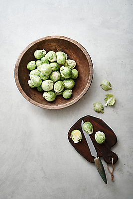 포토 JPG 그릇 다이어트 도마 사람없음 연두색 신선 칼 다이어트음식 방울양배추 국내포토 식기 주방용품 건강 초록색 양배추 파일형식