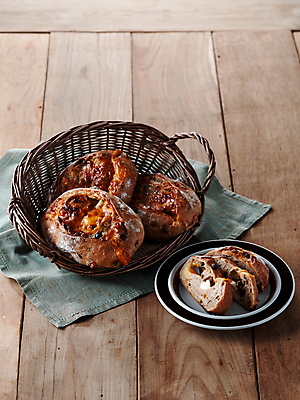 포토 JPG 그릇 빵 사람없음 갈색 바구니 신선 나무바닥 국내포토 식기 음식 컬러 바닥 파일형식