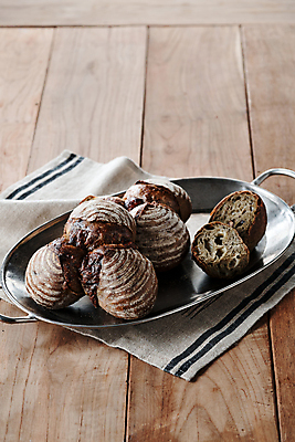 포토 JPG 그릇 빵 쟁반 사람없음 갈색 신선 나무바닥 국내포토 식기 음식 컬러 바닥 파일형식