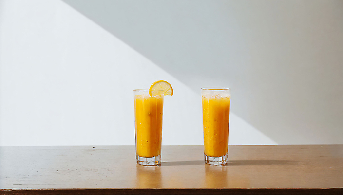 JPG 스튜디오촬영 편집이미지 잔 사람없음 노란색 레몬 나무탁자 냉음료 망고주스 편집실사 AI포토 AI콘텐츠 식기 음료 컬러 과일 탁자 실내 과일주스 CG 파일형식