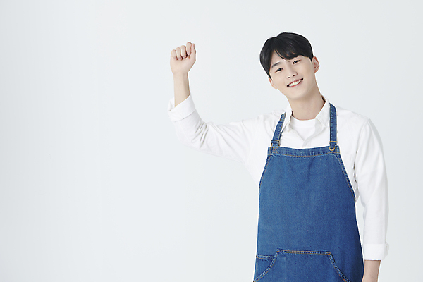 포토 JPG 스튜디오촬영 남자 응원 실내 한명 미소 상반신 20대 청년 성인 앞모습 손들기 파이팅 앞치마 주먹 한국인 창업 성인남자한명만 소상공인 국내포토 직업 1 뷰포인트 모션 표정 사람 동양인 내부 경제 상인 자영업 남자한명만 성인남자만 파일형식