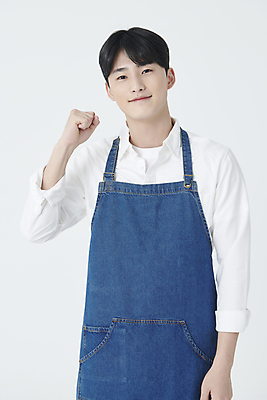 포토 JPG 스튜디오촬영 남자 응원 실내 한명 미소 상반신 20대 청년 성인 앞모습 손들기 파이팅 앞치마 주먹 한국인 창업 성인남자한명만 소상공인 국내포토 직업 1 뷰포인트 모션 표정 사람 동양인 내부 경제 상인 자영업 남자한명만 성인남자만 파일형식