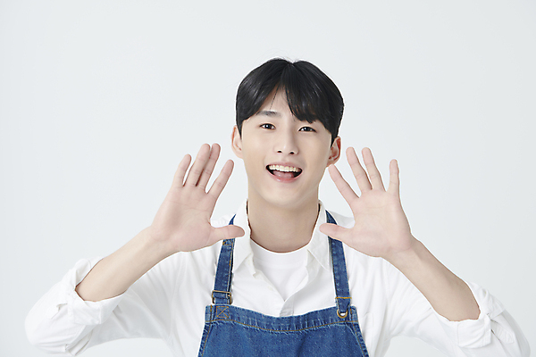 포토 JPG 스튜디오촬영 남자 실내 한명 미소 손짓 상반신 20대 청년 성인 앞모습 앞치마 외침 한국인 창업 성인남자한명만 소상공인 국내포토 직업 1 뷰포인트 모션 표정 사람 동양인 내부 경제 소리 상인 자영업 남자한명만 성인남자만 파일형식