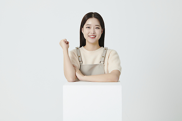 포토 JPG 스튜디오촬영 여자 응원 프레임 실내 한명 미소 상반신 20대 청년 성인 앞모습 사각형 파이팅 기댐 앞치마 주먹 한국인 창업 성인여자한명만 소상공인 국내포토 도형 직업 1 뷰포인트 모션 표정 사람 동양인 내부 경제 상인 자영업 여자한명만 성인여자만 파일형식