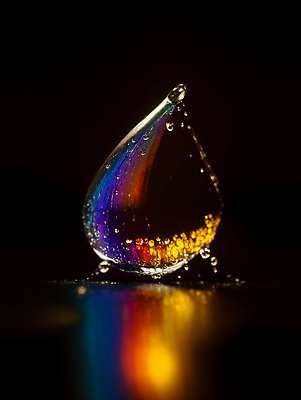 JPG 편집이미지 순간포착 사람없음 컬러풀 반사 물방울 액체 디지털합성 튀는물 편집실사 AI컴퓨터그래픽 AI콘텐츠 컬러 촬영기법 CG 액체표현 스플래쉬 파일형식