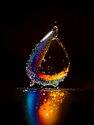 JPG 편집이미지 순간포착 사람없음 컬러풀 반사 물방울 액체 디지털합성 튀는물 편집실사 AI컴퓨터그래픽 AI콘텐츠 컬러 촬영기법 CG 액체표현 스플래쉬 파일형식