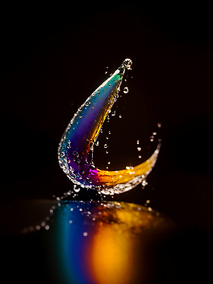 JPG 편집이미지 순간포착 사람없음 컬러풀 반사 물방울 액체 디지털합성 튀는물 편집실사 AI컴퓨터그래픽 AI콘텐츠 컬러 촬영기법 CG 액체표현 스플래쉬 파일형식