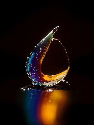 JPG 편집이미지 순간포착 사람없음 컬러풀 반사 물방울 액체 디지털합성 튀는물 편집실사 AI컴퓨터그래픽 AI콘텐츠 컬러 촬영기법 CG 액체표현 스플래쉬 파일형식