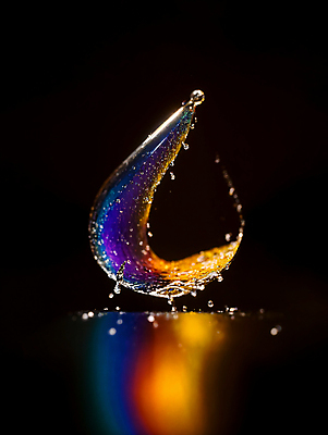 JPG 편집이미지 순간포착 사람없음 컬러풀 반사 물방울 액체 디지털합성 튀는물 편집실사 AI컴퓨터그래픽 AI콘텐츠 컬러 촬영기법 CG 액체표현 스플래쉬 파일형식