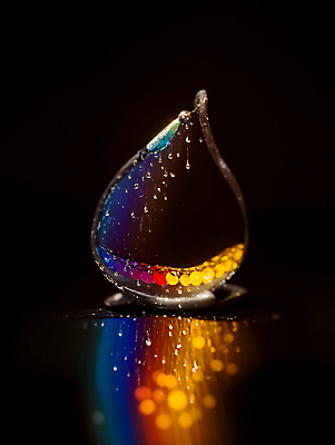 JPG 편집이미지 순간포착 사람없음 컬러풀 반사 물방울 액체 디지털합성 튀는물 편집실사 AI컴퓨터그래픽 AI콘텐츠 컬러 촬영기법 CG 액체표현 스플래쉬 파일형식