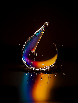 JPG 편집이미지 순간포착 사람없음 컬러풀 반사 물방울 액체 디지털합성 튀는물 편집실사 AI컴퓨터그래픽 AI콘텐츠 컬러 촬영기법 CG 액체표현 스플래쉬 파일형식