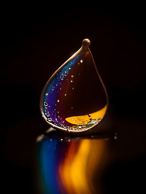 JPG 편집이미지 순간포착 사람없음 컬러풀 반사 물방울 액체 디지털합성 튀는물 편집실사 AI컴퓨터그래픽 AI콘텐츠 컬러 촬영기법 CG 액체표현 스플래쉬 파일형식